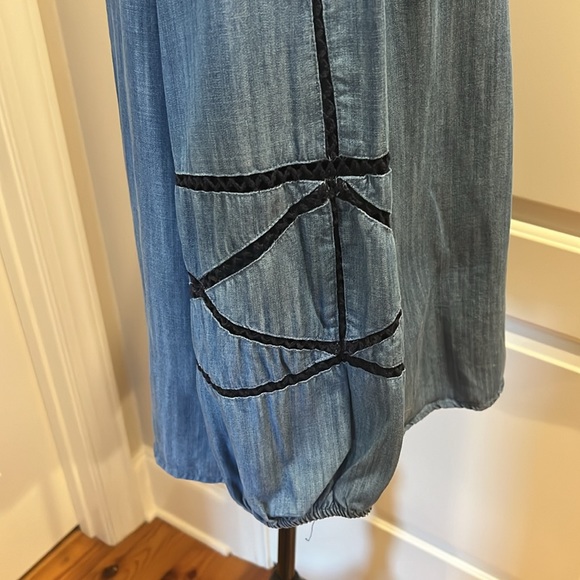 Light denim look blouse with black crochet detail - Picture 3 of 7